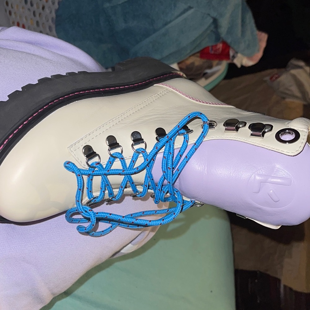 New size size 5 woman Larroude RARE
